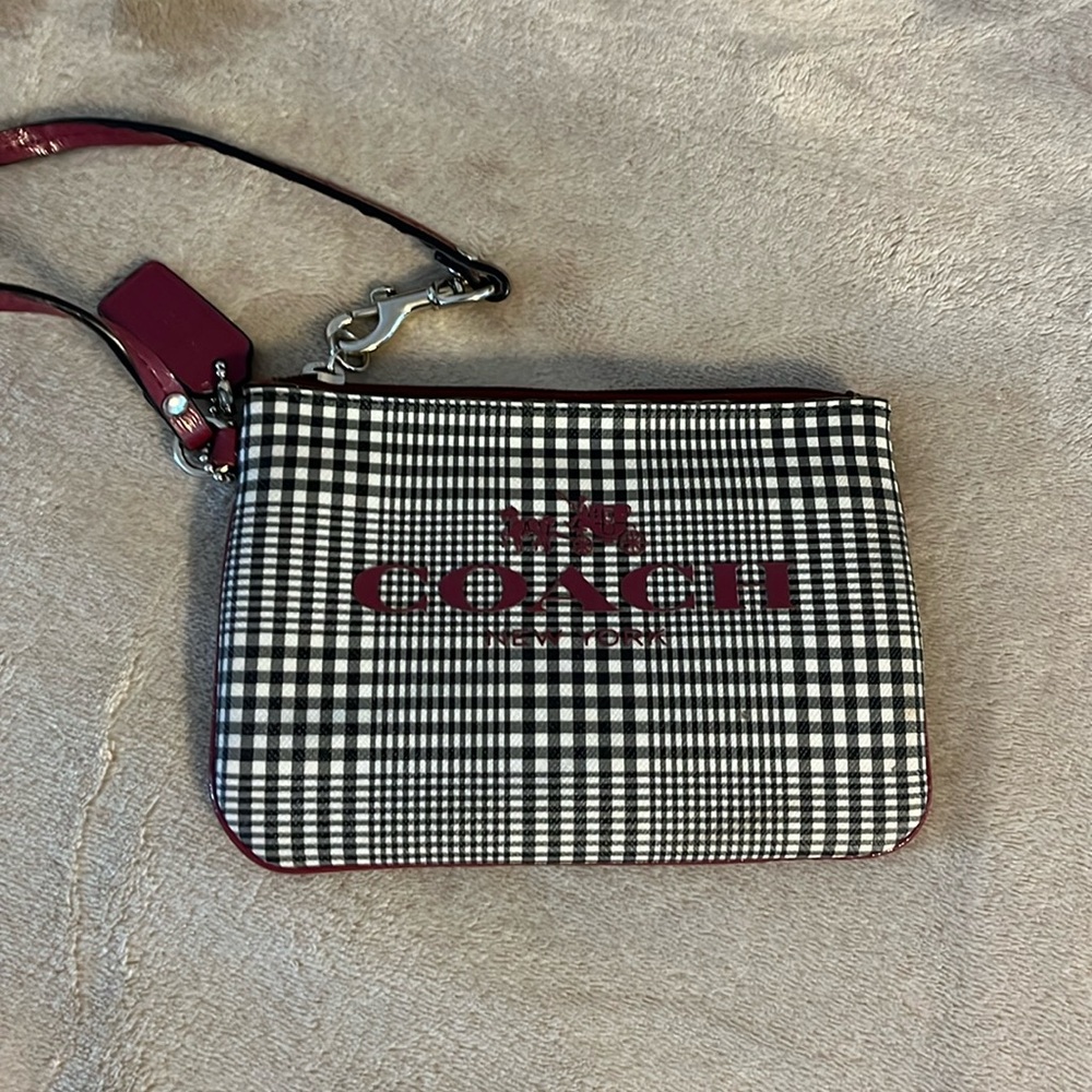 NWT COACH CANVAS HORSE & CARRIAGE SLIM WRISTLET CRANBERRY MULTI F52142